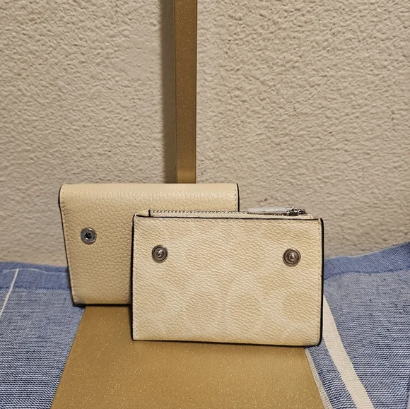 Coach Cream Leather Women's Trifold Wallet With Detachable Cc Holder - Picture 4 of 7